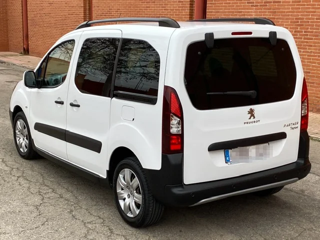 PEUGEOT Partner 1.6 HDI 92cv, acabado TEPEE Outdoor, 5 plazas