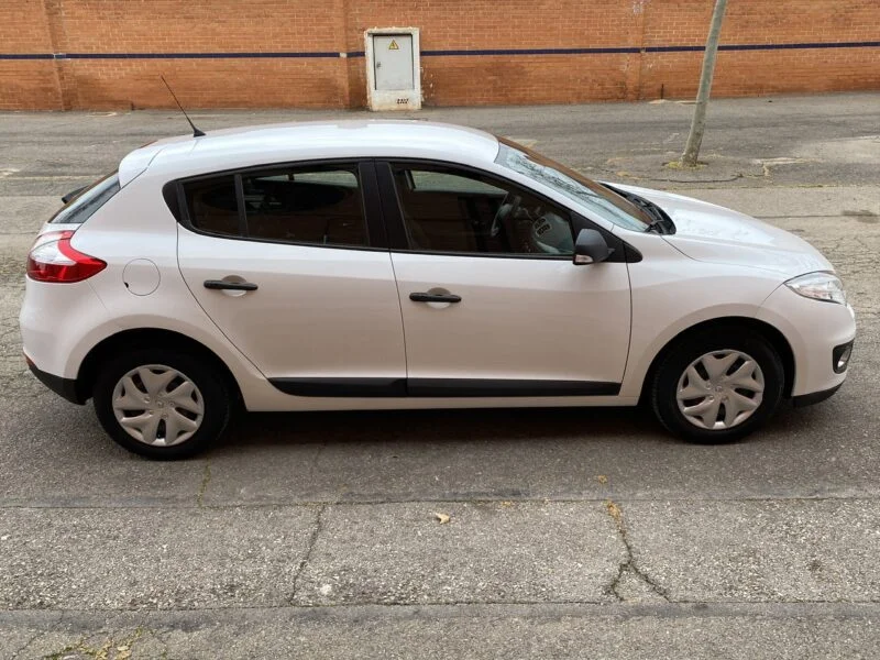 RENAULT Megane 1.6i 16v 100cv Authentique