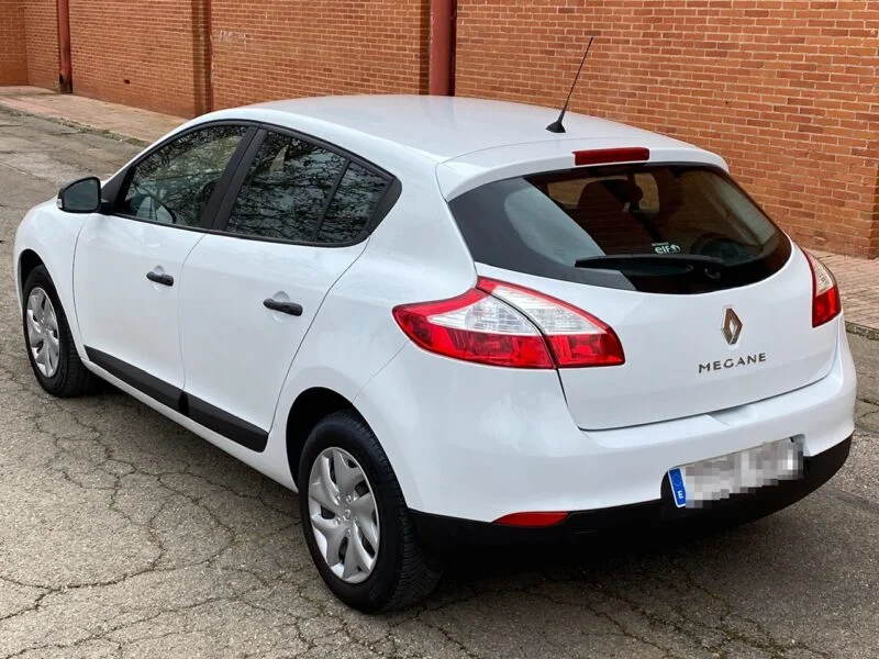 RENAULT Megane 1.6i 16v 100cv Authentique