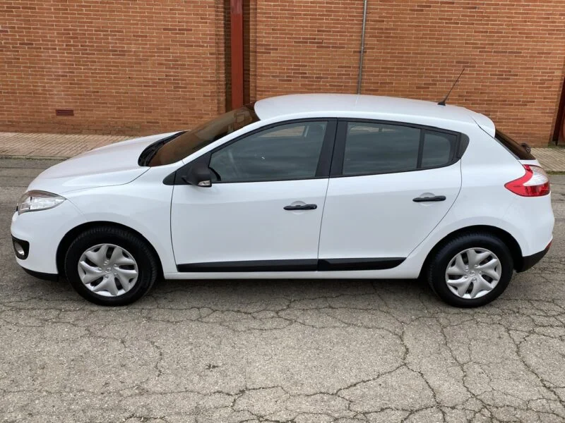 RENAULT Megane 1.6i 16v 100cv Authentique