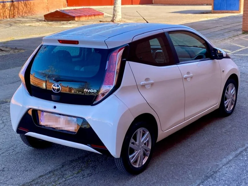 TOYOTA Aygo 1.0i 69cv, acabado X-Play