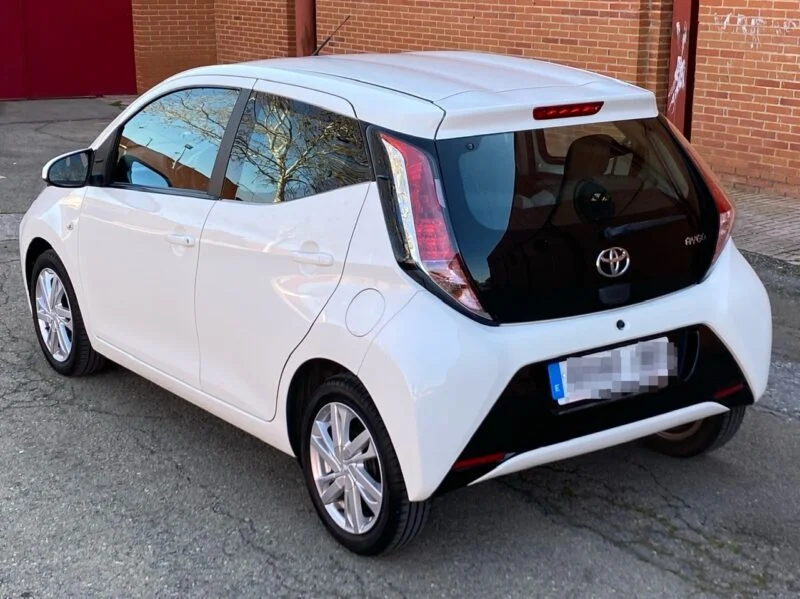 TOYOTA Aygo 1.0i 69cv, acabado X-Play