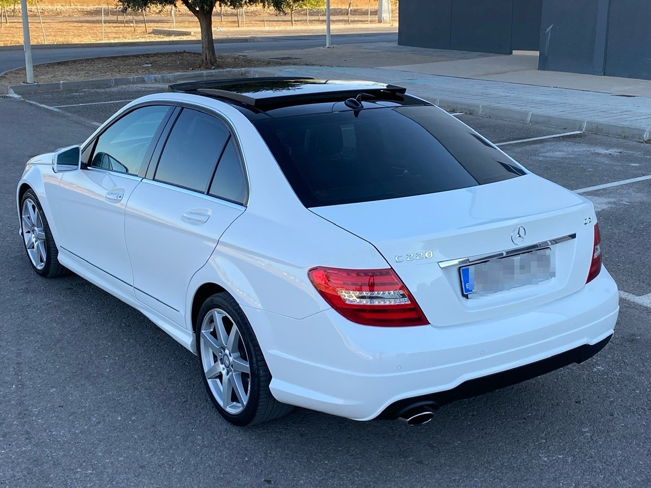 MERCEDES-BENZ Clase C C220 CDI 170cv Avantgarde con el paquete deportivo AMG