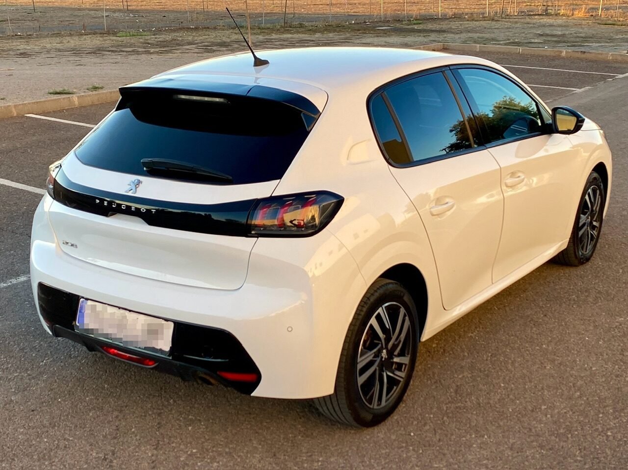 PEUGEOT 208 1.5 BLUEHDI 100cv, 6 velocidades, acabado Allure Pack