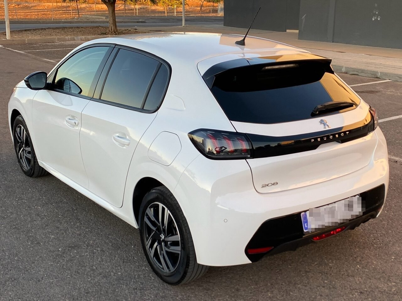 PEUGEOT 208 1.5 BLUEHDI 100cv, 6 velocidades, acabado Allure Pack