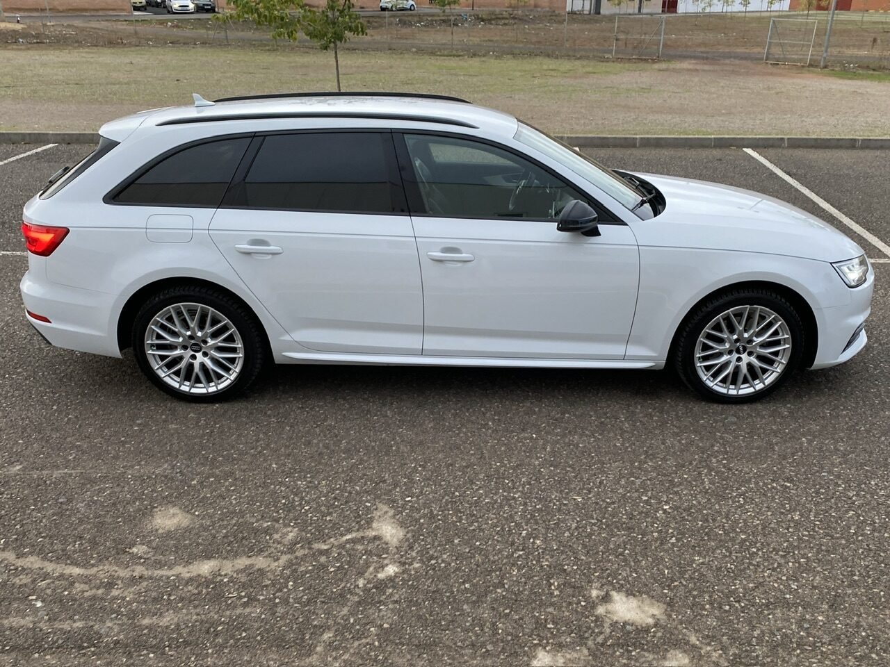 AUDI A4 A4 Avant 2.0 TFSI Ultra 190cv, S TRONIC, acabado Black Editon