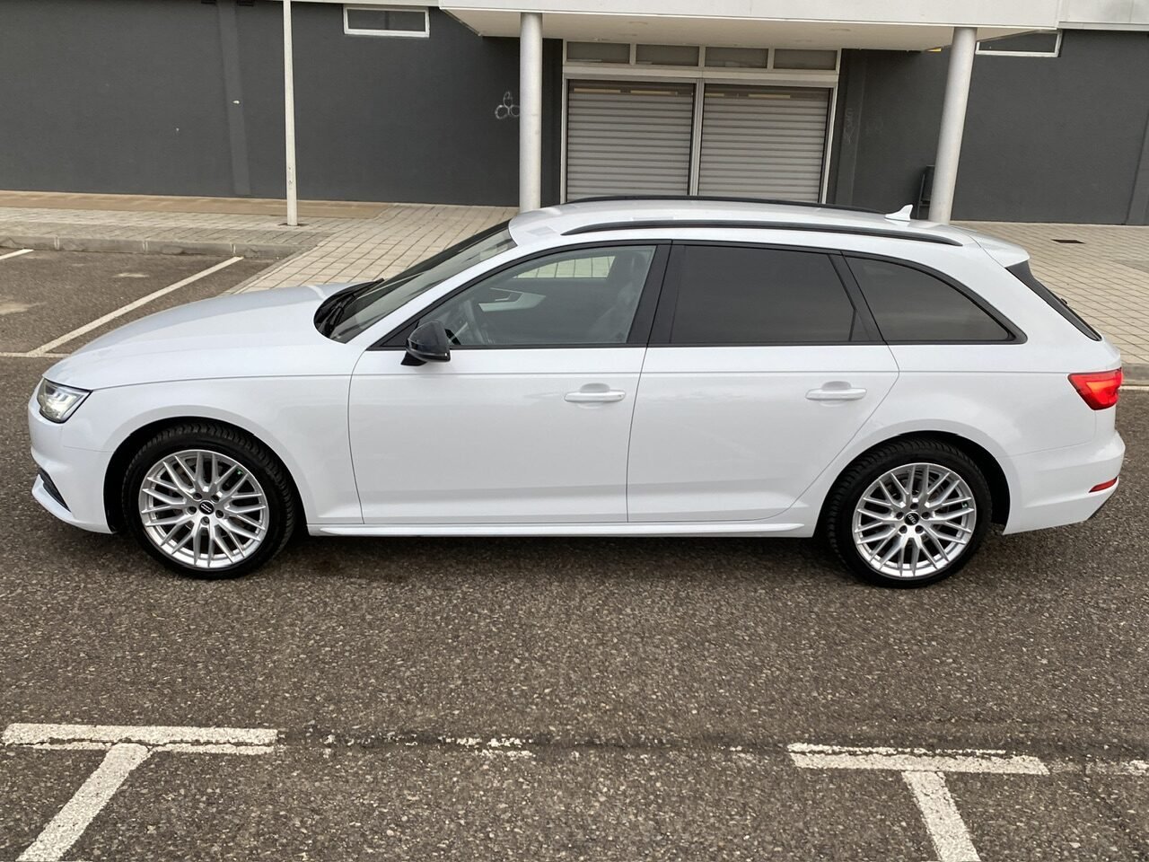 AUDI A4 A4 Avant 2.0 TFSI Ultra 190cv, S TRONIC, acabado Black Editon