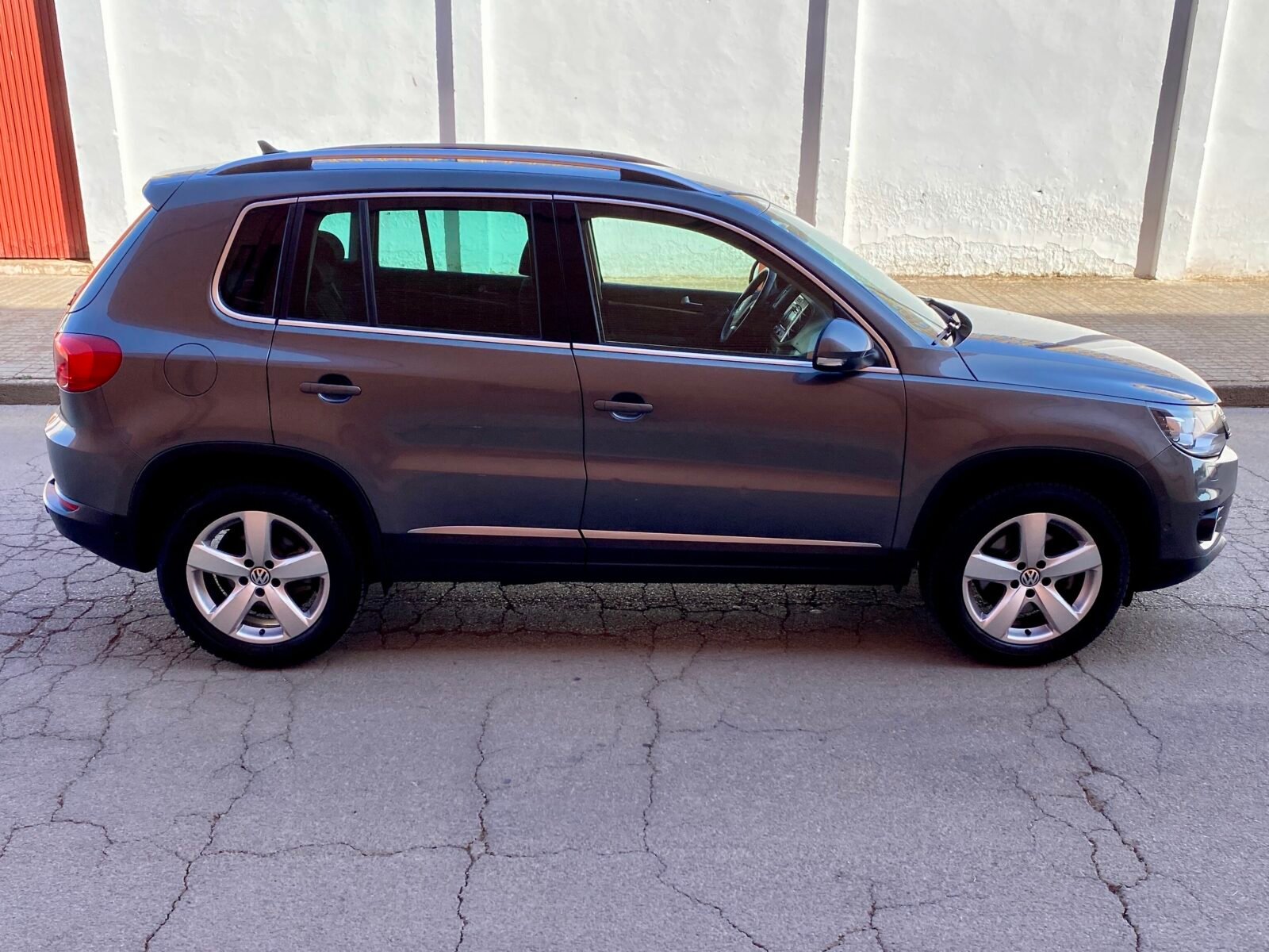 VOLKSWAGEN Tiguan 2.0 TDI 140 CV 4MOTION DSG, acabado SPORT