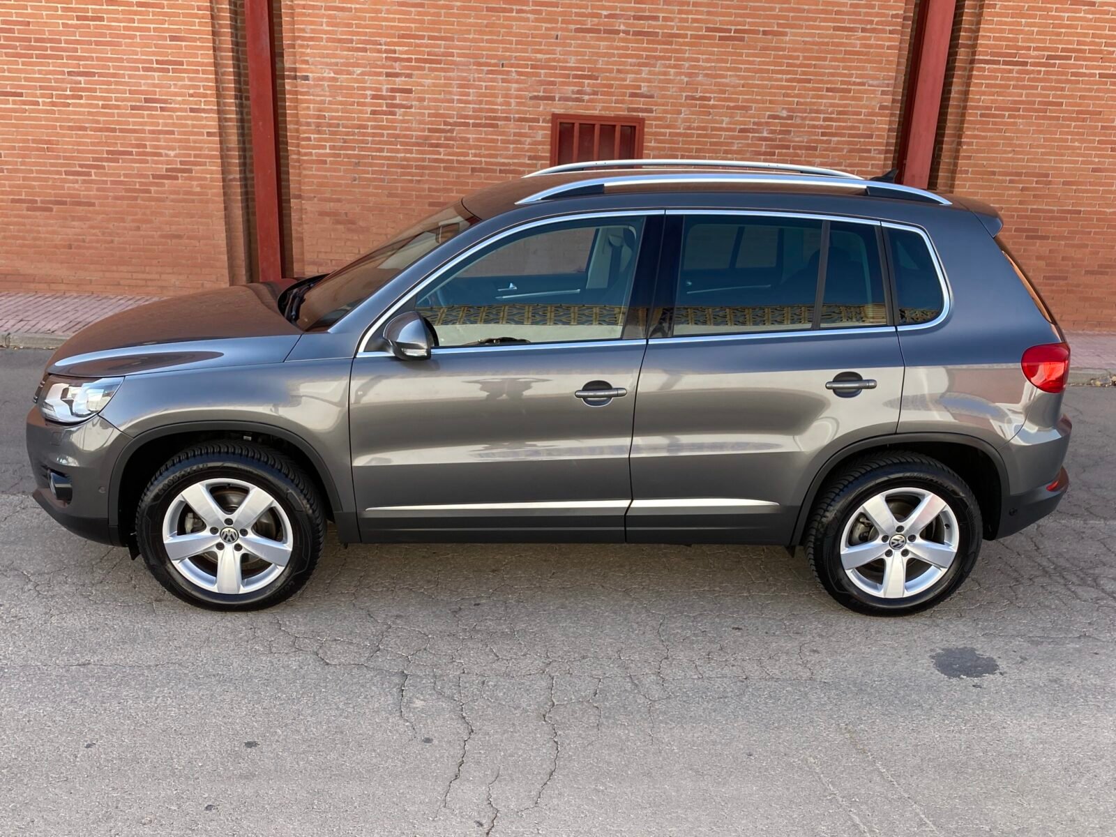 VOLKSWAGEN Tiguan 2.0 TDI 140 CV 4MOTION DSG, acabado SPORT